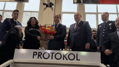 Gönen’de düzenlenen törende ilçe protokolü, öğrenciler ve vatandaşlarla bir araya
