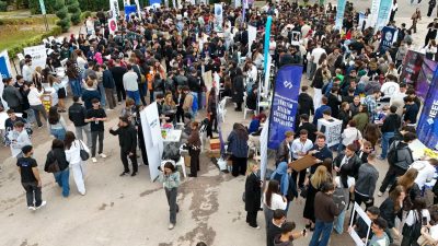Bandırma Onyedi Eylül Üniversitesi’nde düzenlenen Topluluk Günleri’nde öğrenci toplulukları stant
