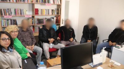 Gönüllü yazar ve şairlerin katılımıyla gerçekleştirilen buluşmada yükümlülere edebiyat aracılığıyla