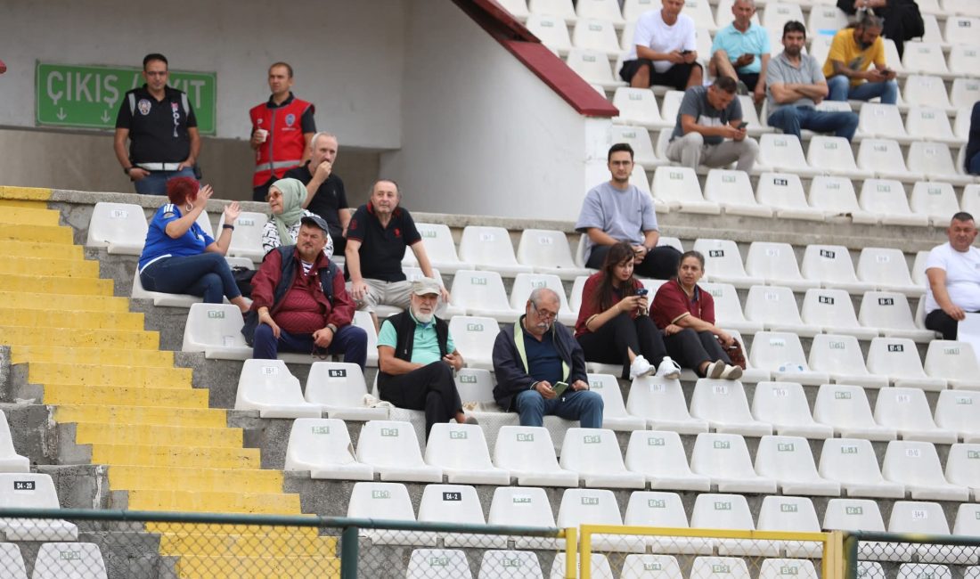 Bandırmaspor’a stadyumdaki koltuklar için disiplin cezası Bandırmaspor’un Ümraniyespor ile oynadığı müsabakada stadyum koltuklarının numaralandırılmaması, kulübün 140