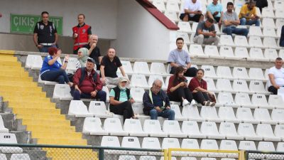 Bandırmaspor’un Ümraniyespor ile oynadığı müsabakada stadyum koltuklarının numaralandırılmaması, kulübün 140