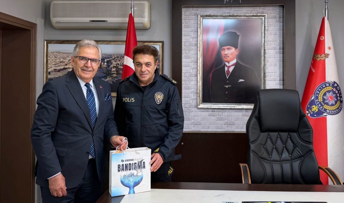 Mirza’dan Emniyet Müdürü ve Müftüye tebrik ziyareti Bandırma Belediye Başkanı Dursun Mirza, İlçe Emniyet Müdürü Hasan Şahin