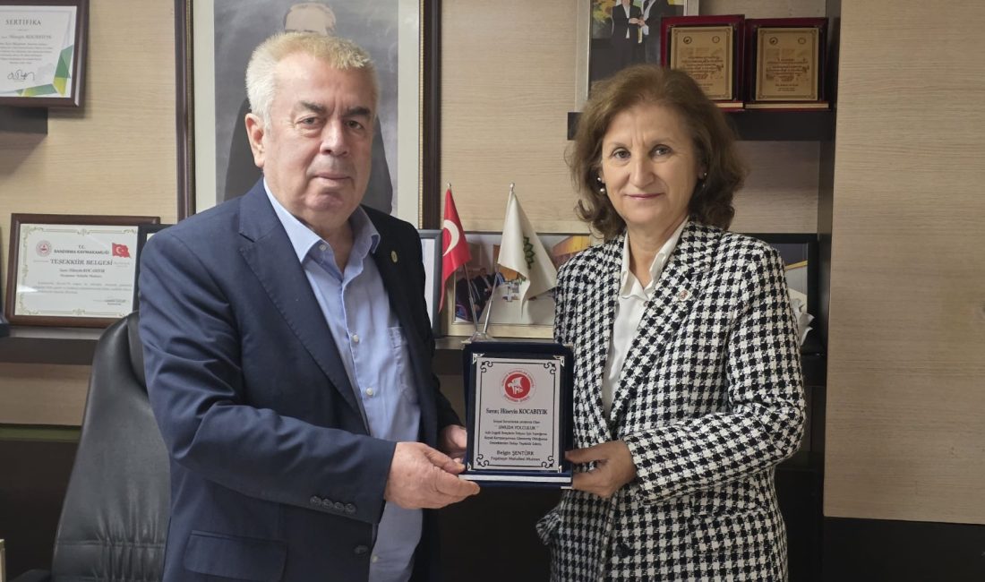 Paşabayır Mahalle Muhtarı Belgin Şentürk, plastik kapakların geri dönüşümüyle engelli