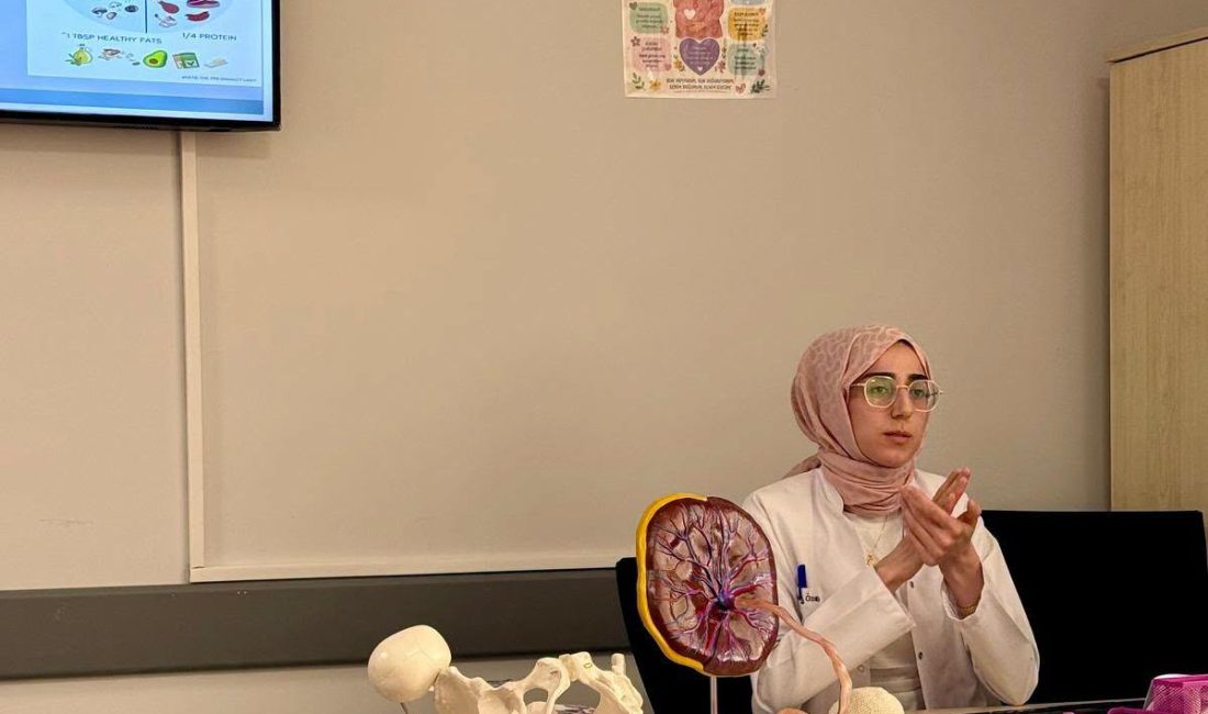 Susurluk Devlet Hastanesi’nin gebe okulunda eğitim programı Susurluk’ta gebe okulunda verilen eğitimlerle anne ve baba adaylarının gebelikten