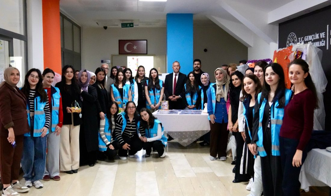 Özalp’ten Bandırma’daki öğrenci yurtlarına ziyaret Ayhan Songar’dan Bandırma Kız Yurdu’na kadar 6 yurtta öğrencilerle buluşan