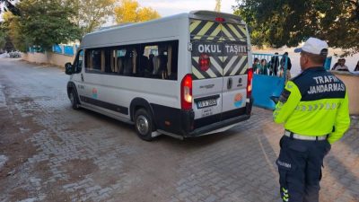 Balıkesir’de jandarma ekiplerinin okul çevreleri ve servis araçlarına yönelik denetimlerinde