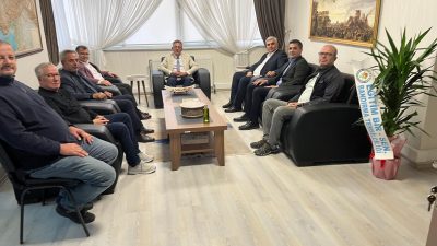 Bandırma İlçe Millî Eğitim Müdürü Ümit Gökdemir’i ziyaret eden Eğitim-Bir-Sen