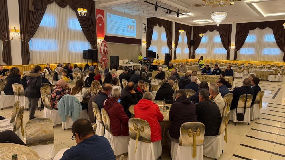 Bandırma’da okul servis şoförleri ve rehber personele trafik güvenliği eğitimi Bandırma’da okul servis araçlarında görev yapan şoförler ile rehber personele
