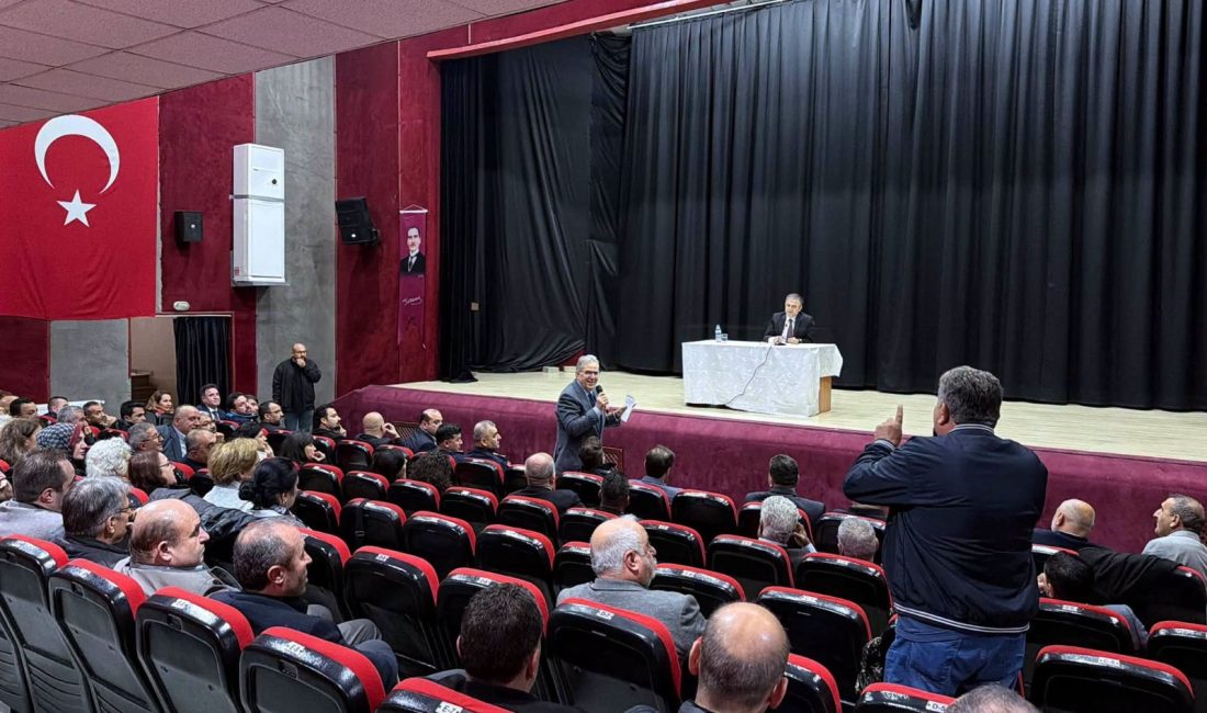 Bandırma’da mahallelerin talepleri ilgili kurumlara iletildi Barış Manço Kültür Merkezi’nde düzenlenen toplantıda Belediye Başkanı Dursun Mirza,