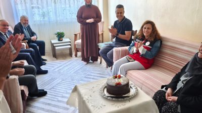 Erdek’te Yaşlılar Günü dolayısıyla gerçekleştirilen buluşmada 78 yaşındaki Müesser İbiş