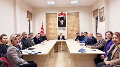 Kaymakam Recep Öztürk başkanlığında gerçekleştirilen toplantıda, kamu hizmetlerinin etkin ve