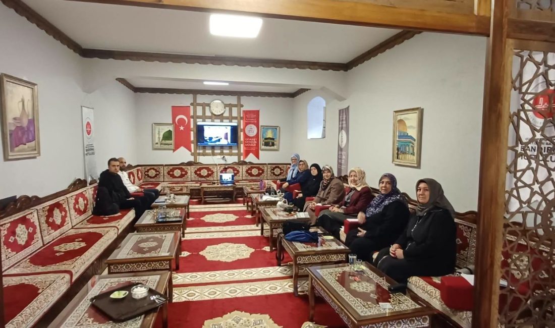 Bandırma Diyanet Gençlik Merkezinde hizmet içi eğitim 12-14 Ekim tarihleri arasında düzenlenen seminerde, aile ve dini rehberlik