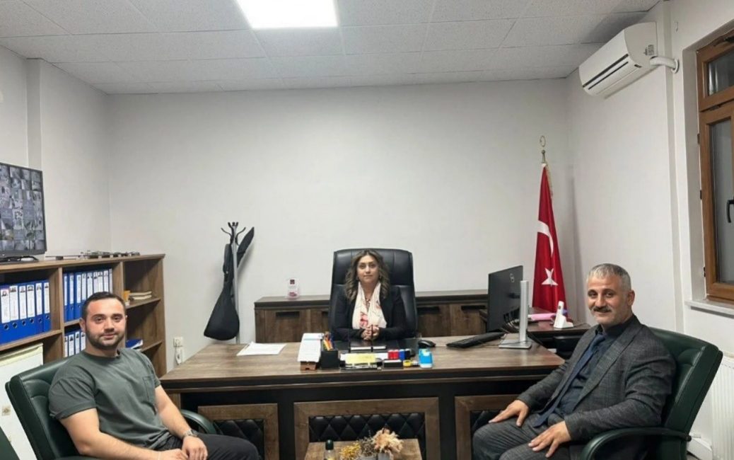Müdür Böçkün’den Bandırma Hicri Ercili Çocuk Evleri Sitesi’ne ziyaret Balıkesir Aile ve Sosyal Hizmetler İl Müdürü Emine Böçkün, kuruluşta