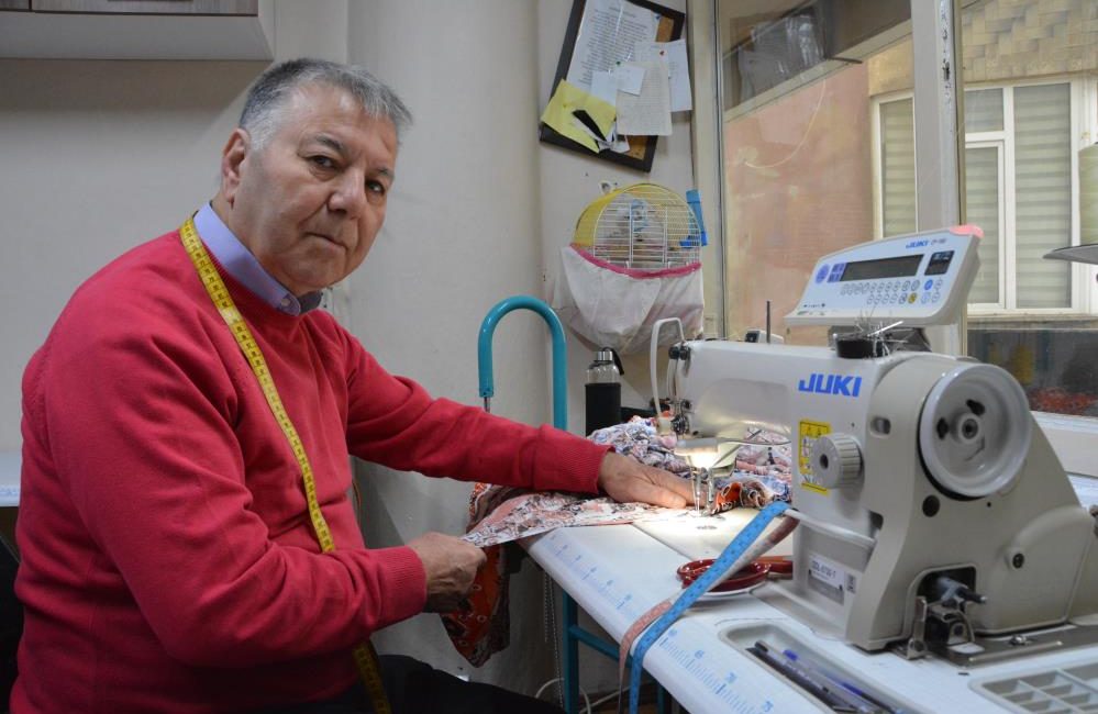 Balıkesir’de üç kuşak aynı dükkanda terzilik yapıyor Balıkesir’de 1965 yılında Ali Aktürk ile başlayan terzilik geleneği, oğlu