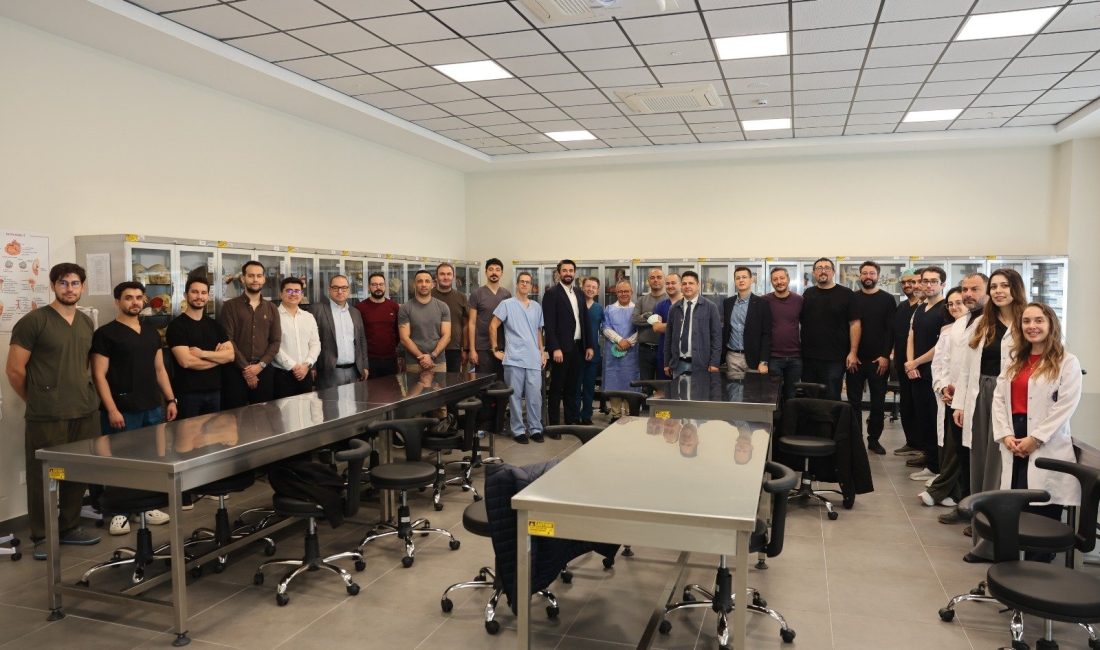Bandırma’da Ürolojide ileri cerrahi teknikler anlatıldı Kontinans Derneği ile Bandırma Onyedi Eylül Üniversitesi iş birliğinde gerçekleştirilen