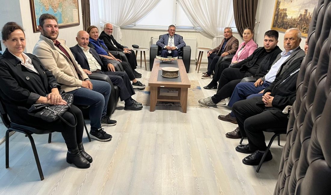 Müdür Gökdemir AK Parti Heyetini ağırladı Ümit Gökdemir’in Bandırma İlçe Millî Eğitim Müdürü olarak göreve başlamasının