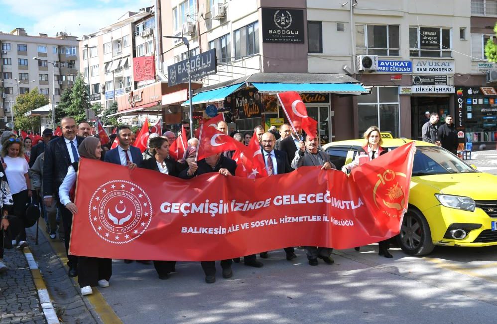 Yaşlılar Günü Balıkesir’de renkli görüntülerle kutlandı Balıkesir’de 1 Ekim Dünya Yaşlılar Günü renkli görüntülerle kutlandı. Kent