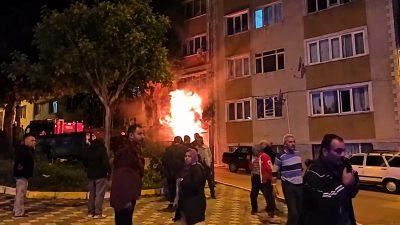 Havuzlubahçe Sokak’taki apartmanda meydana gelen olayda dumandan etkilenen 7 kişi