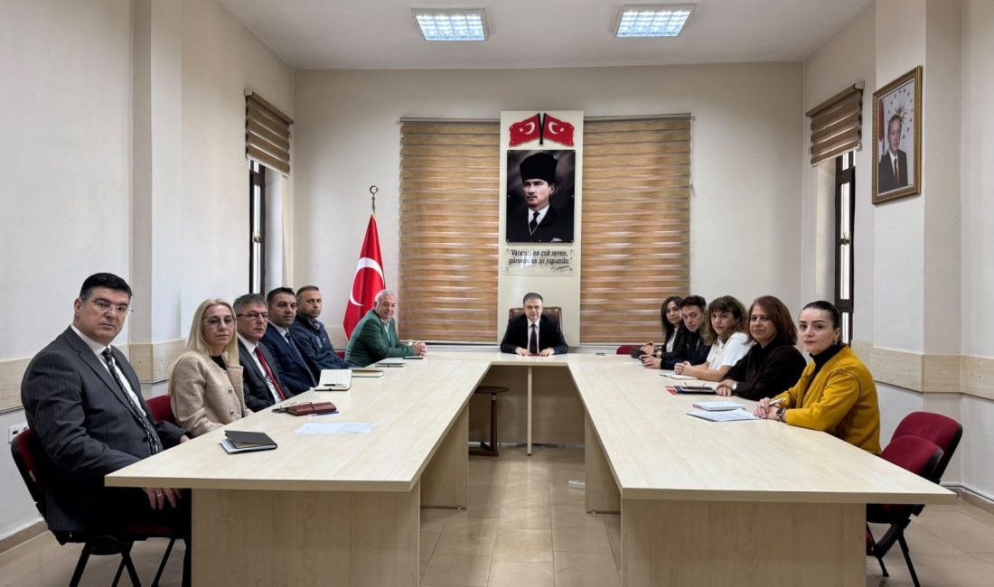 29 Ekim kutlamaları için Bandırma’da toplantı Bandırma Kaymakamı Recep Öztürk’ün başkanlığında yapılan toplantıda, Cumhuriyet’in ilanının 103.
