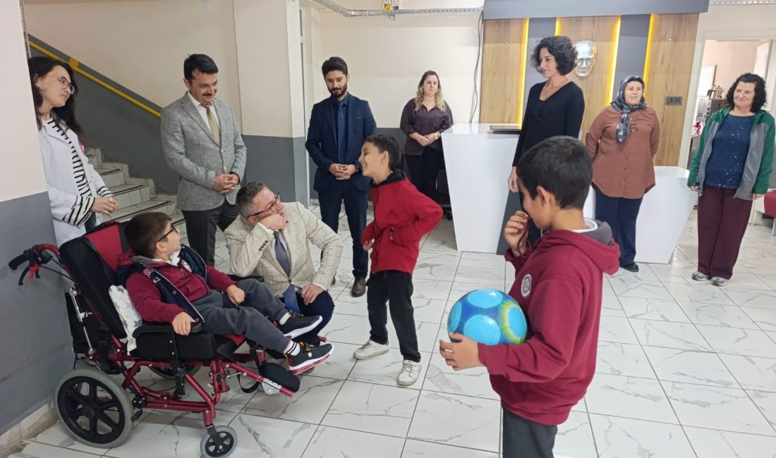 İlçe Millî Eğitim Müdürü Ümit Gökdemir ve Şube Müdürü Sercan