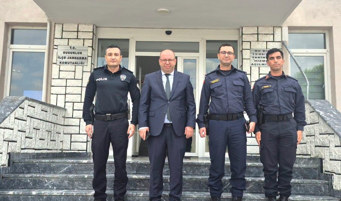 Susurluk’ta güvenlik tedbirleri masaya yatırıldı İlçe Jandarma Komutanlığında yapılan değerlendirme toplantısına Kaymakam Turgut Gülen’in yanı